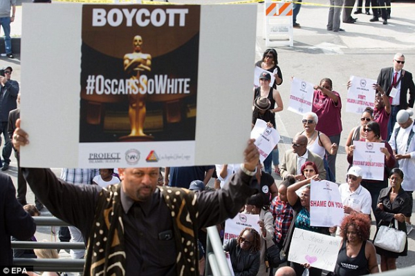 “Оскар”-ийн наадамд Харууд болон Азуудыг ялгаж байна гэжээ